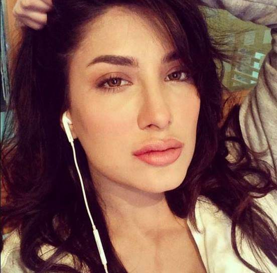 Medalist pakistani actress Mehvish Hayat has backed the bill by responding to those who oppose the bill to hang abusive suspects in public