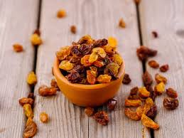 What changes in the body by eating raisins every day?