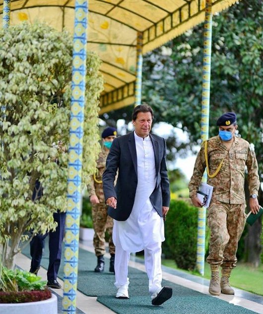 PM imran khan says that wherever the corona virus spreads there will be complete lockdown