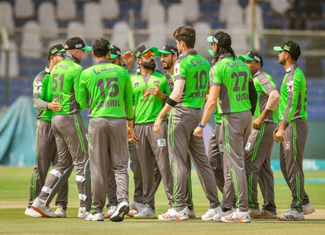 Karachi: Lahore Qalandars beat Peshawar Zalmi by 4 wickets in the second match of the sixth edition of Pakistan Super League.