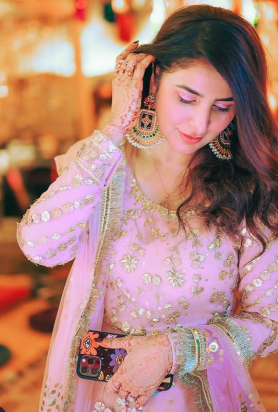 New photos of actress Areeba Habib touched the hearts of fans.