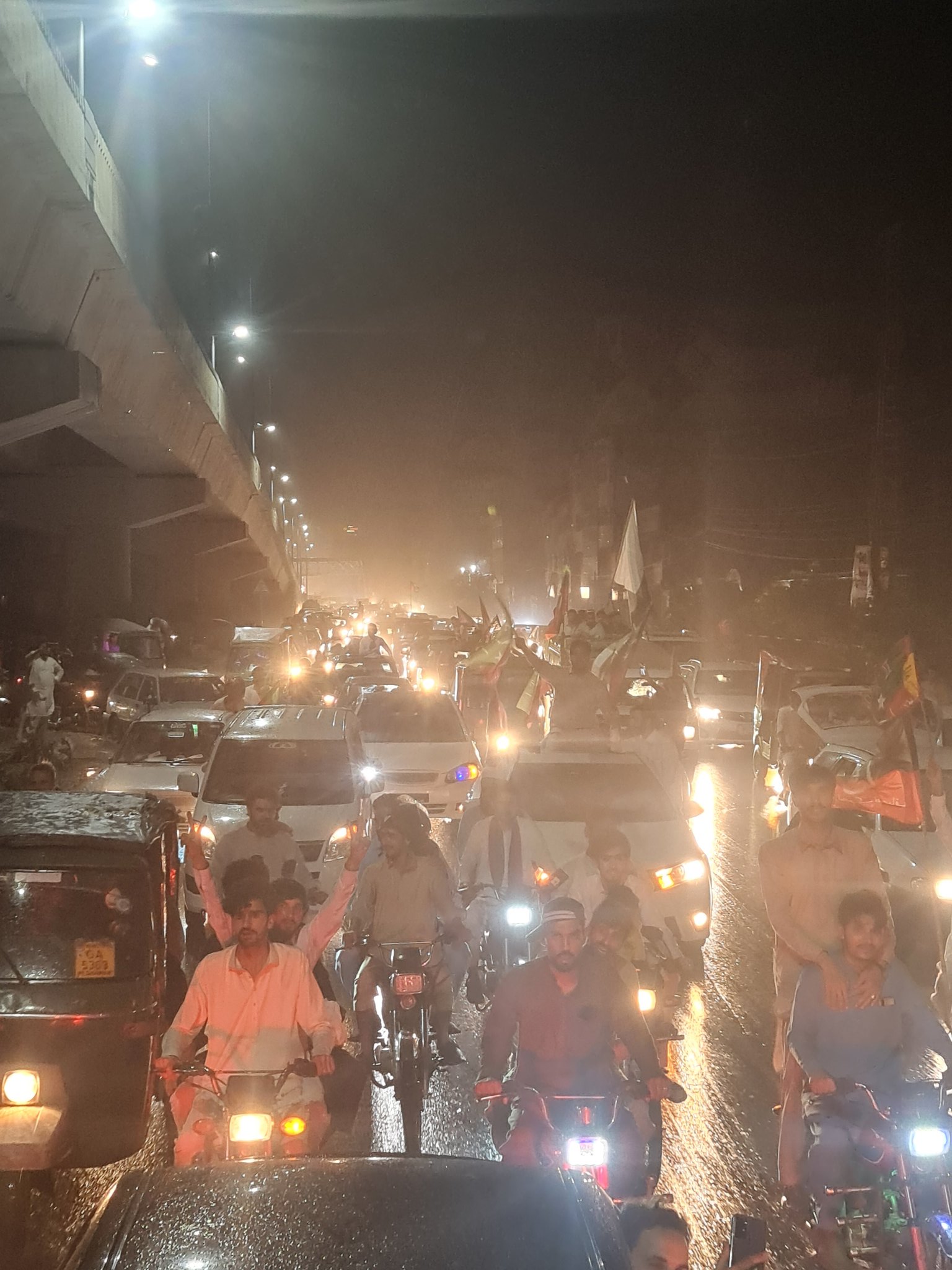 At the call of former Prime Minister Imran Khan, people took to the streets in different cities of the country.