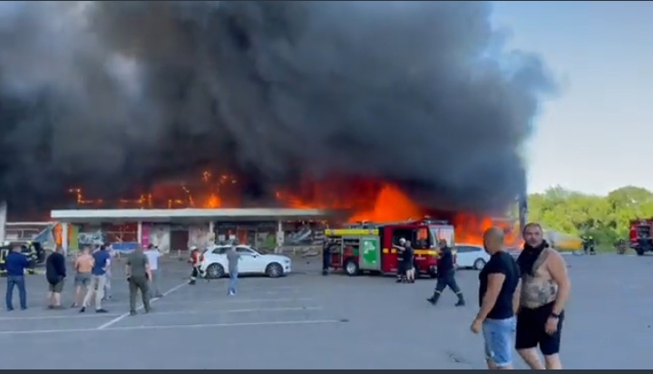 A missile attack on a shopping mall in Ukraine has killed at least 16 people and injured 59 others.
