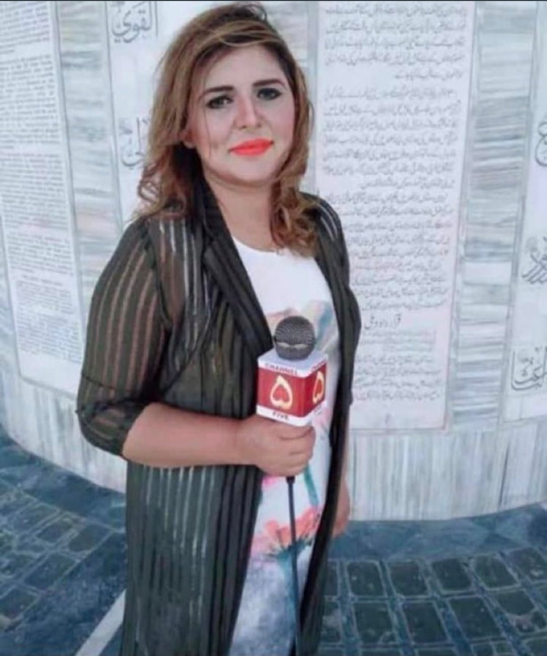 A female reporter of a private news channel died after being hit by a container during the actual freedom march.