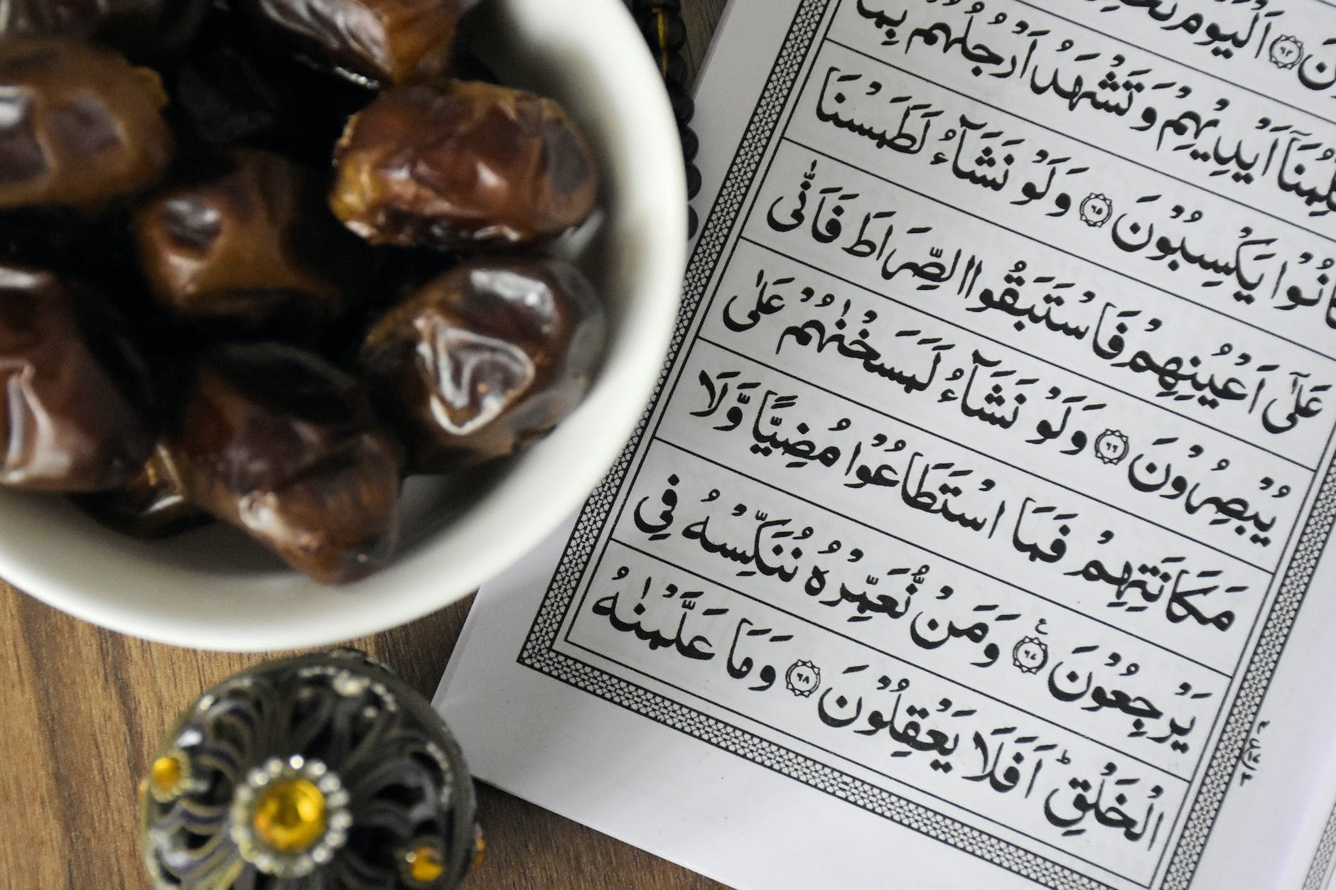 Eat healthy foods in the month of Ramadan.