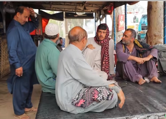 Stunning Day Life of a Truck Driver Valuable Ramadan Edition۔